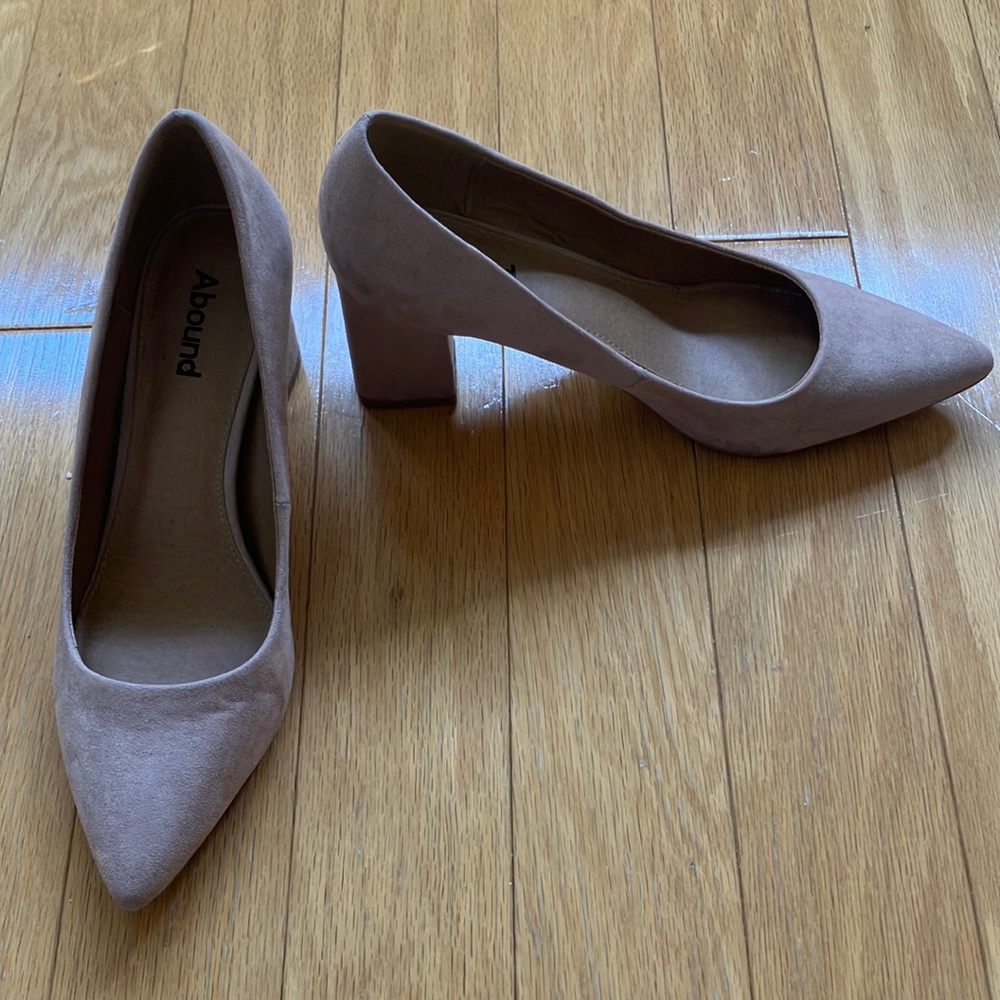 Tan/Neutral Heel Pump